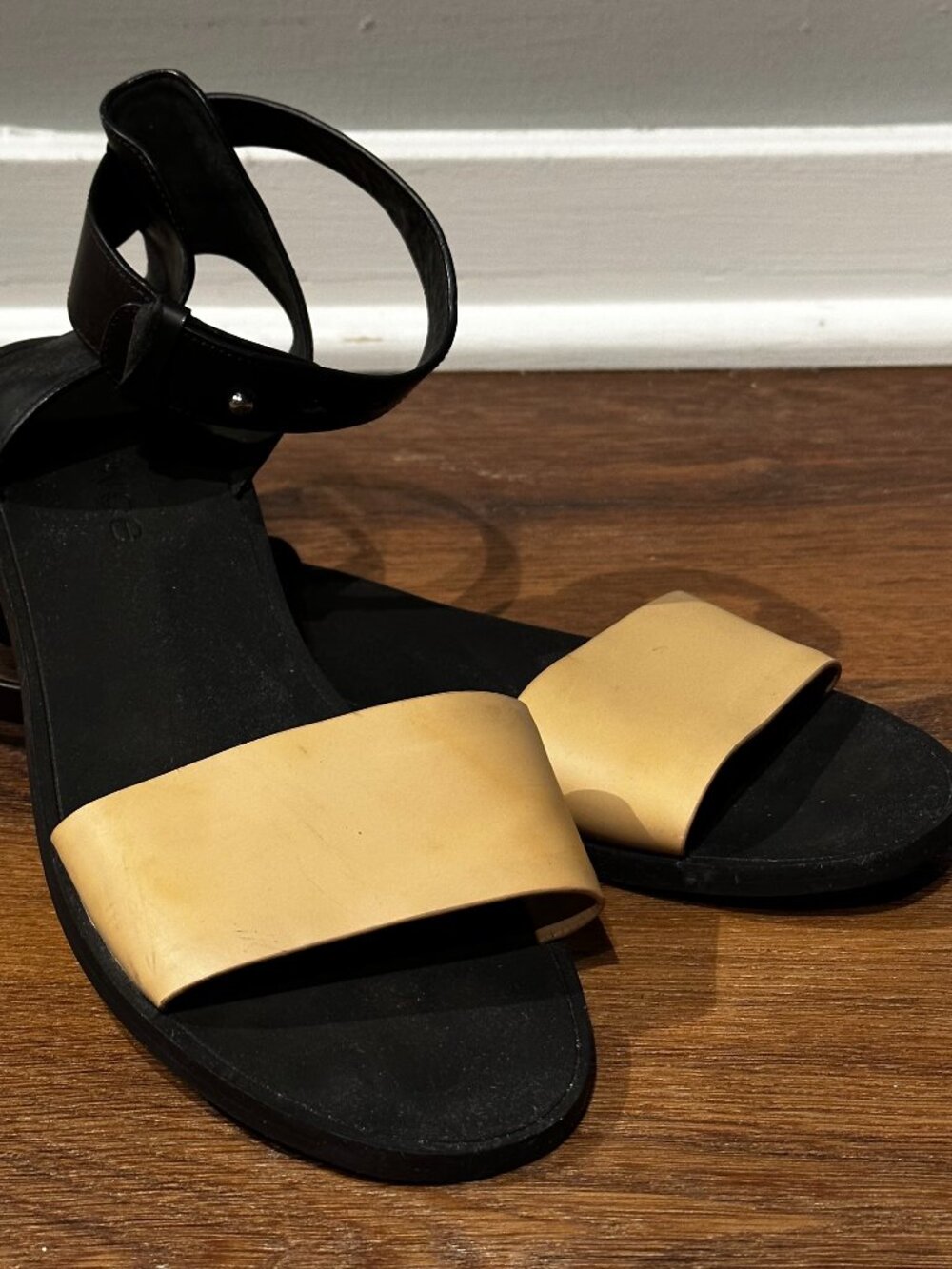 Vince Sawyer Sz EU38 US7.5 Flats Sandals Two Tone Black Tan Ankle Strap Leather